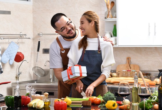 19 things you need to cook a romantic dinner at home for Valentine's Day