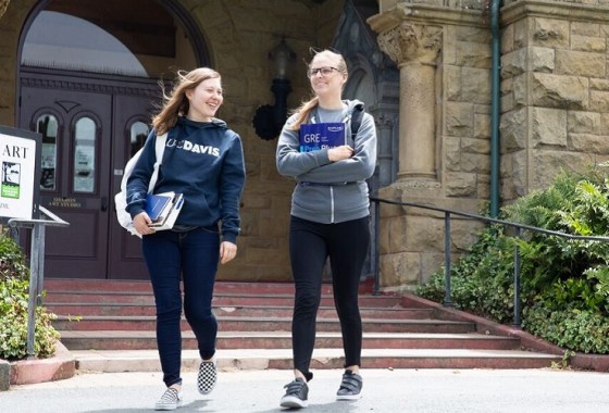 14 in-style back-to-school women’s wardrobe picks for college students