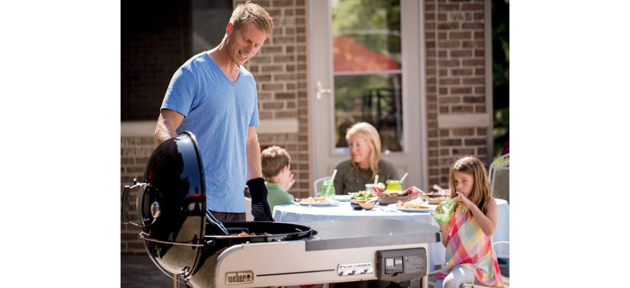 Weber Performer Deluxe Charcoal Grill