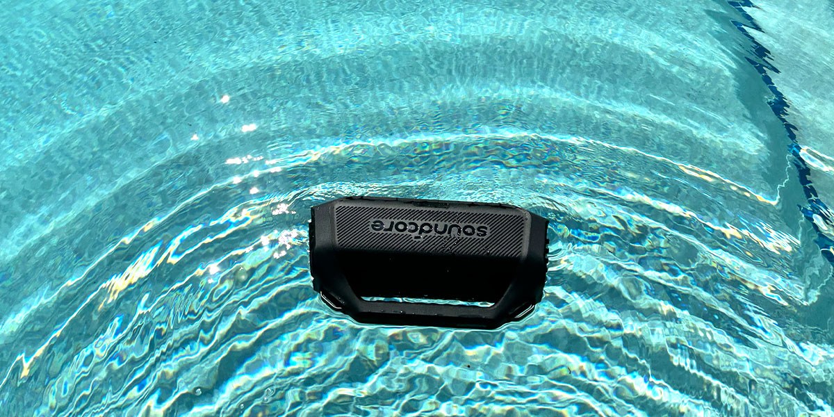 Soundcore Boom 2 Plus in pool Soundcore Boom 2 Plus in pool