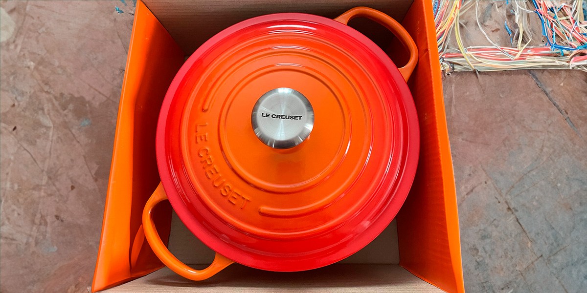Top view of Le Creuset Round Dutch Oven in product box Top view of Le Creuset Round Dutch Oven in product box