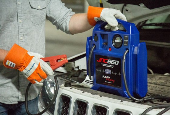 Best items to have in your trunk year-round for emergencies