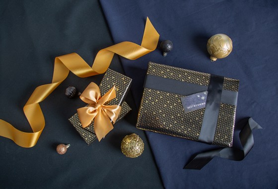 Bows and ribbons to dress up your holiday gift-wrapping this season