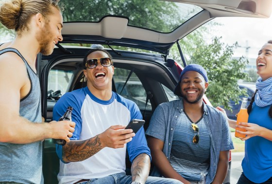 What to wear to a tailgate party