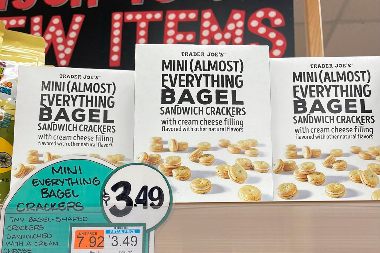 Mini (Almost) Everything Bagel Crackers Mini (Almost) Everything Bagel Crackers